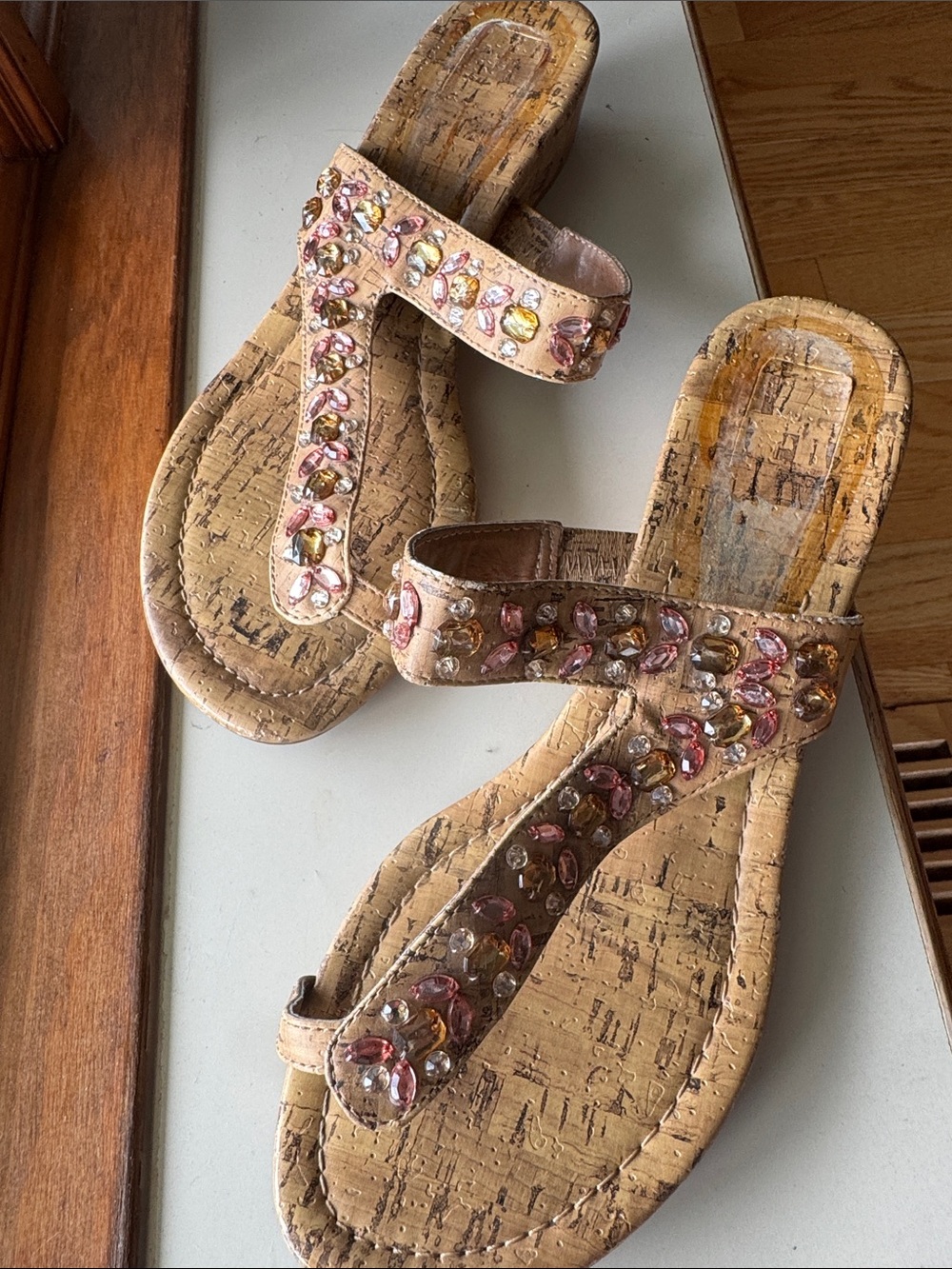 Embellished Cork-Patterned T-Strap Sandals in Pink & Gold